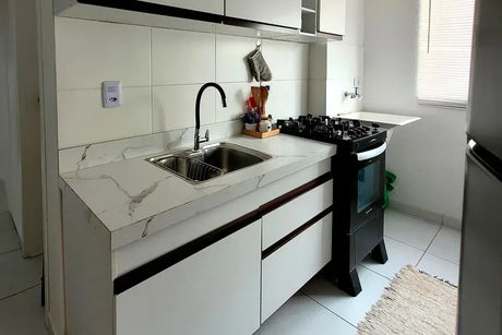 cocina pequeña blanca