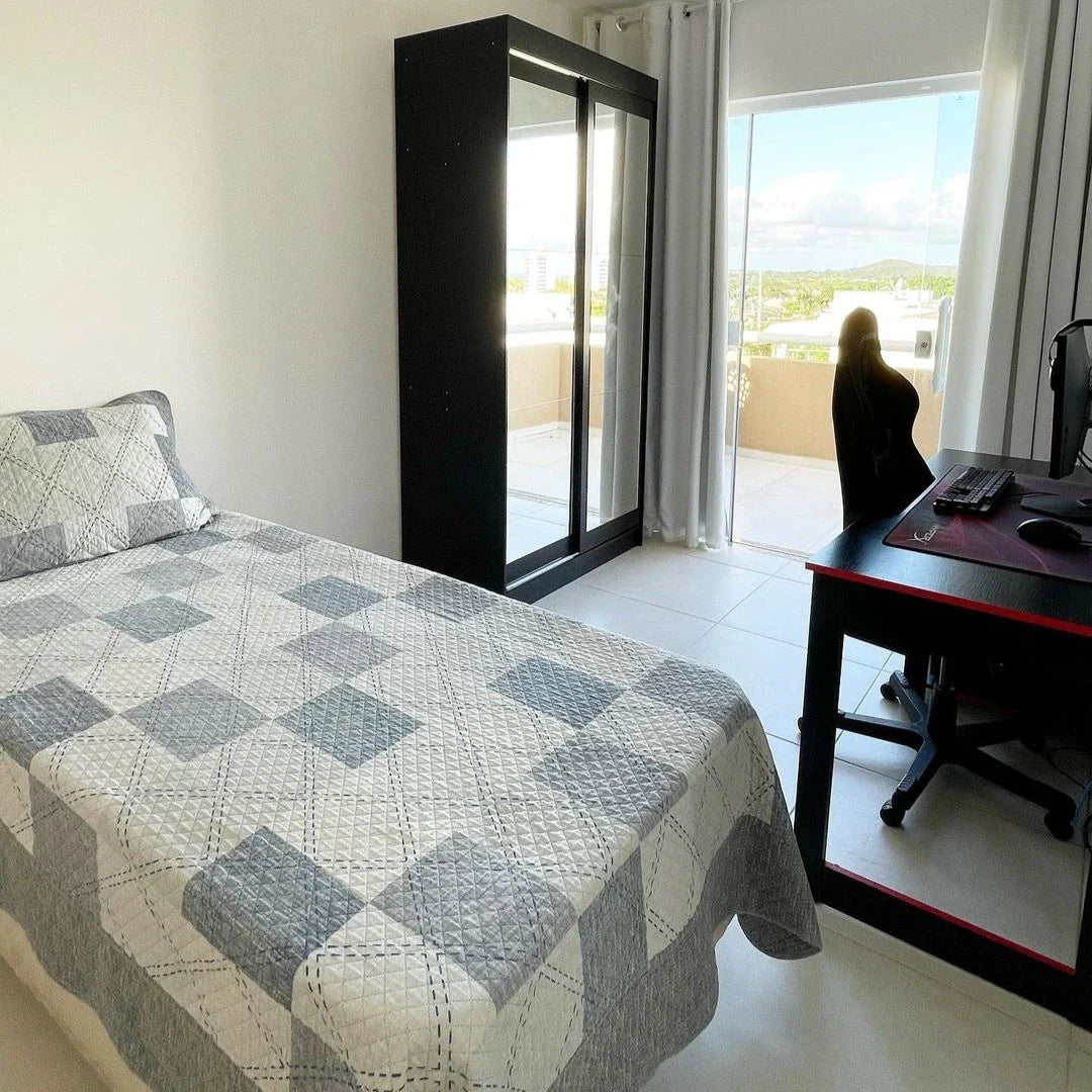 Recámara con ropero negro