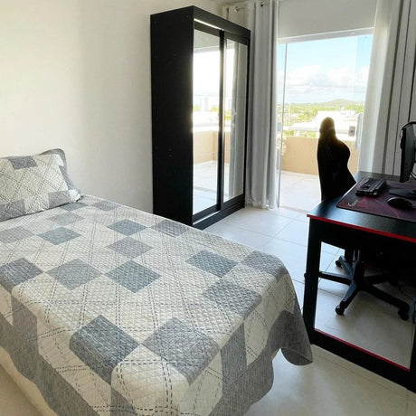 Recámara con ropero negro