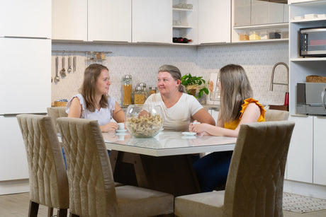 Cocina y comedor organizados, listos para recibir amigos de forma cómoda y funcional.