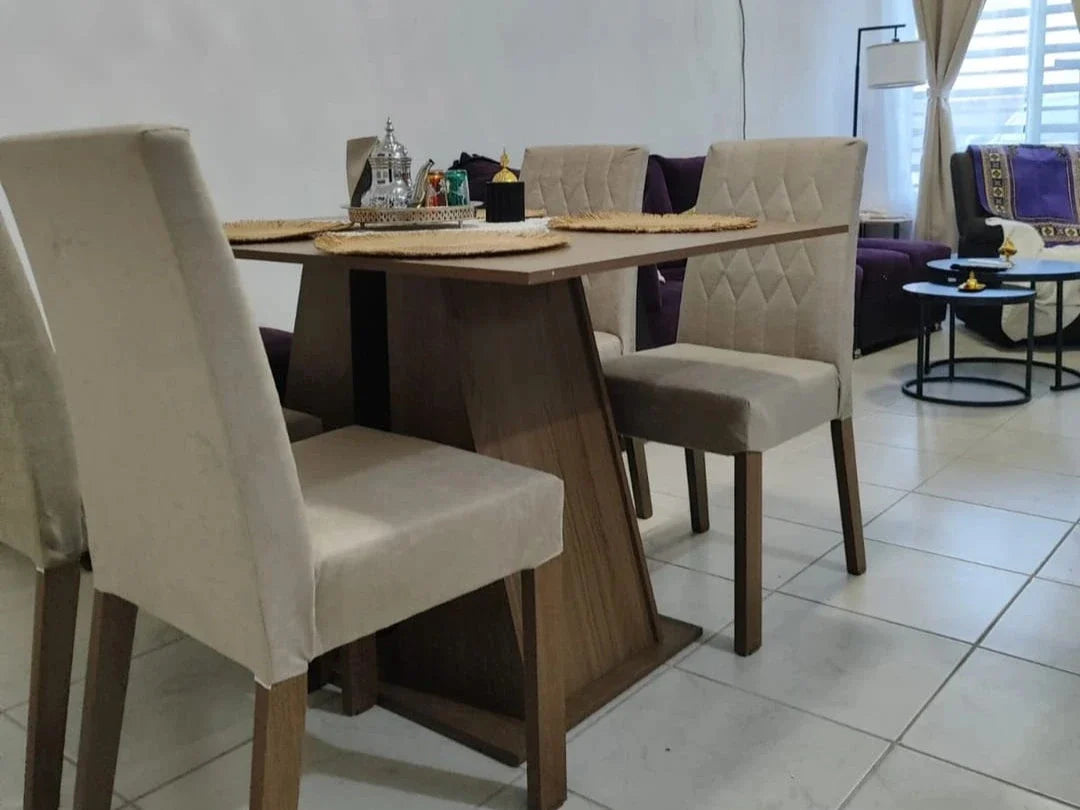 Juego de comedor Madesa con sillas tapizadas