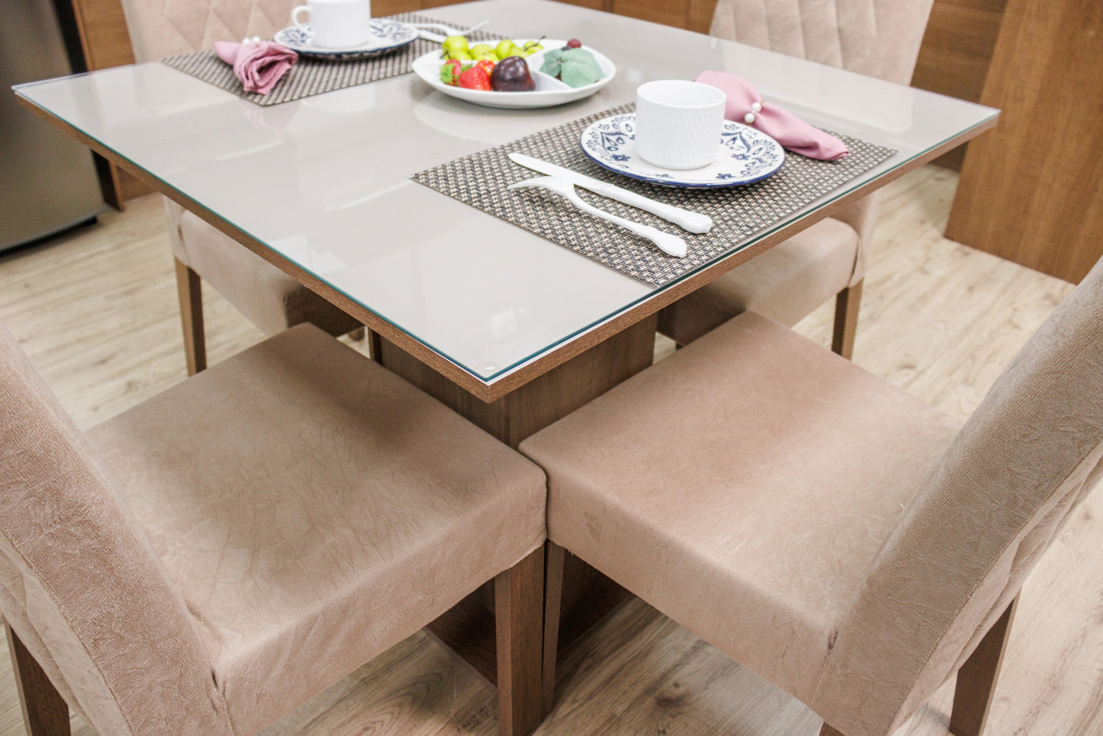 Sillas con tones neutros ayudan en la limpieza